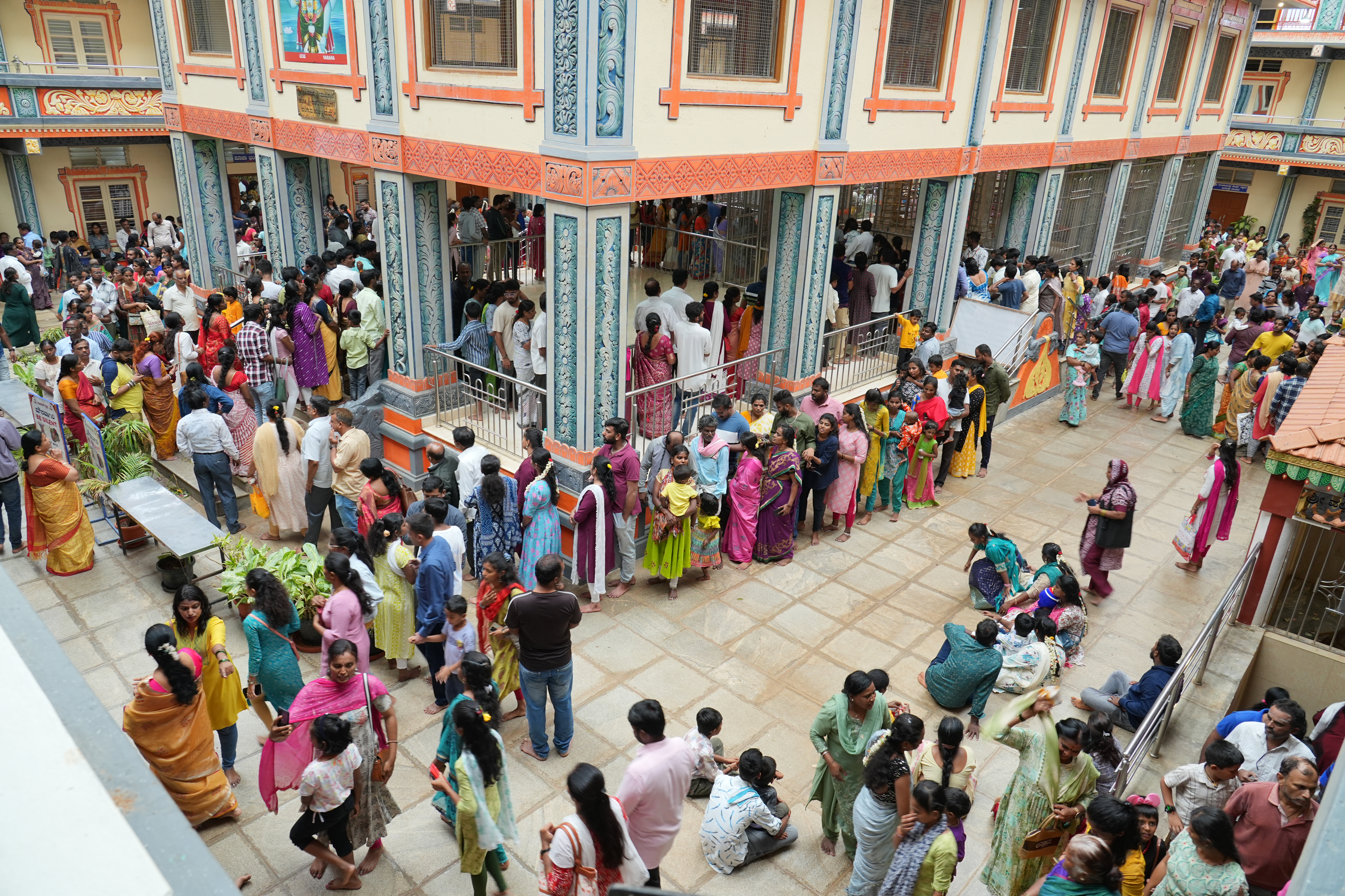 ಪ್ರಾಂಗಣ ಸ್ವಚ್ಛತೆ ಸೇವೆ (ಒಂದು ದಿನಕ್ಕೆ)